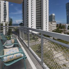 403 NE 28th St, Unit A1 in Miami, FL - Foto de edificio - Building Photo
