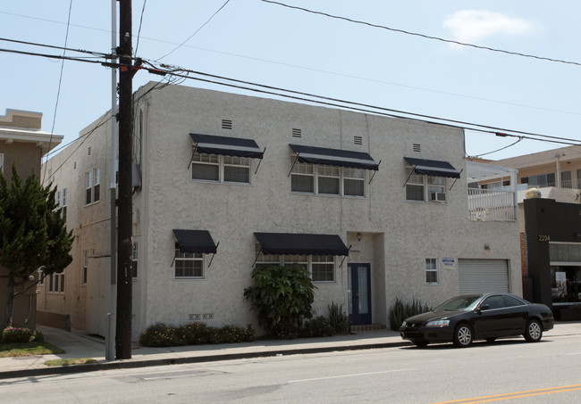 2215 E 2nd St in Long Beach, CA - Foto de edificio - Building Photo