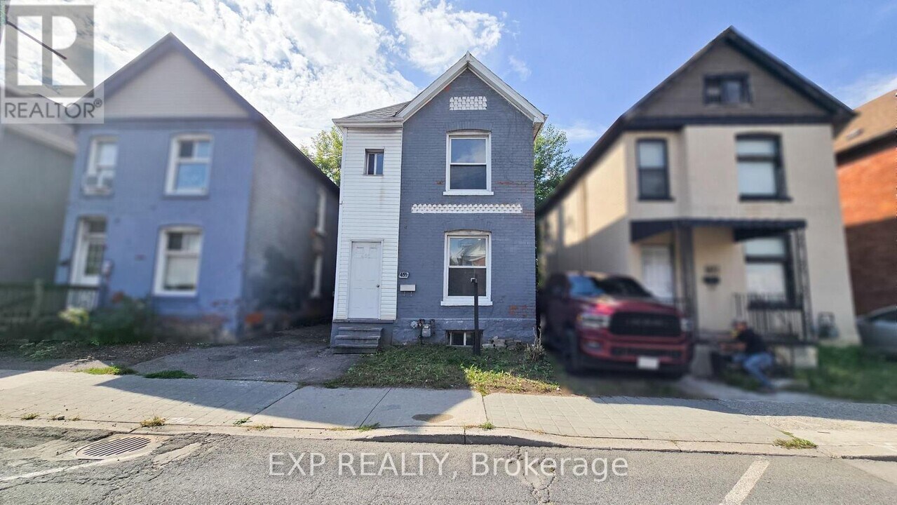 455 Main St W in Hamilton, ON - Building Photo