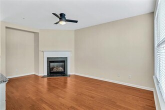 6174 Indian Wood Cir in Mableton, GA - Foto de edificio - Building Photo