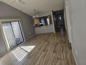 6387 Gateway Ave in Sarasota, FL - Building Photo - Building Photo