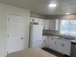 3209 Meadow Leaf Ct in West Valley City, UT - Foto de edificio - Building Photo