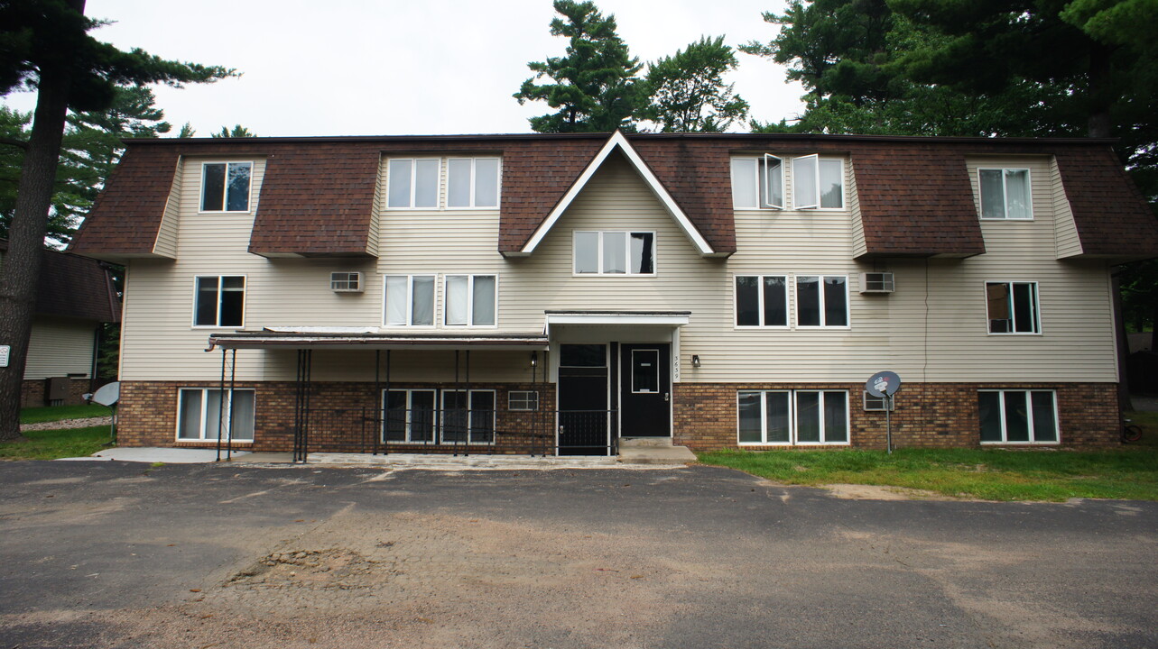 Woodland Chalet Apartments in Wausau, WI - Building Photo