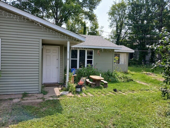 202 1/2 US-2 in Hinckley, MN - Building Photo - Building Photo