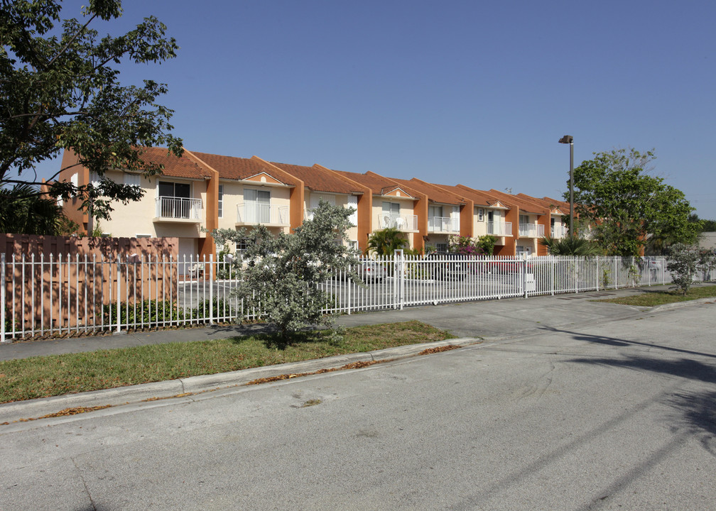 Clairemonte Village Condos in Miami, FL - Building Photo