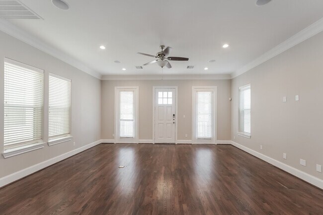 8724 Kempwood Dr in Houston, TX - Building Photo - Building Photo