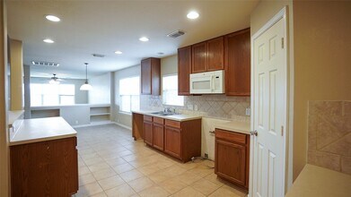 16526 Bristle Creek Dr in Houston, TX - Building Photo - Building Photo