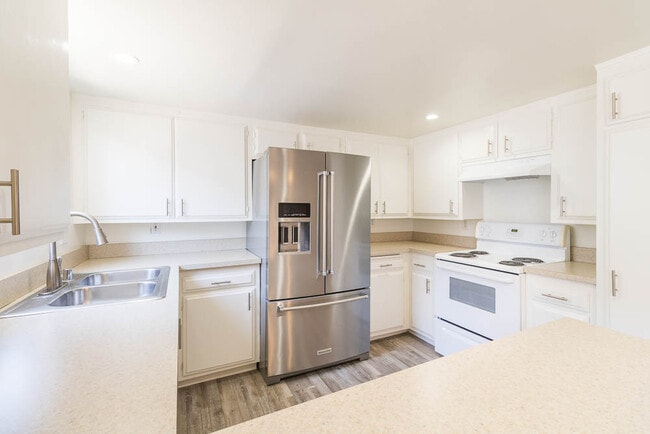 2102 Mathews Ave, Unit B in Redondo Beach, CA - Foto de edificio - Building Photo