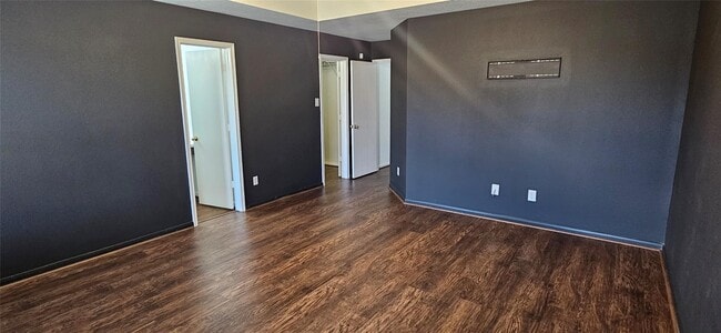 property at 919 Yorkshire Hollow Ln