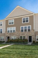 456 Autumn Ridge Cir in Pickerington, OH - Foto de edificio - Building Photo