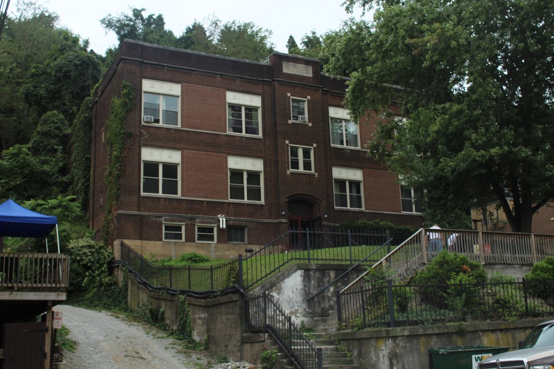 1580 Electric Ave in East Pittsburgh, PA - Building Photo