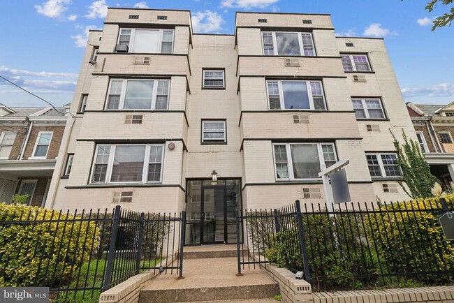 property at 723 Longfellow St NW