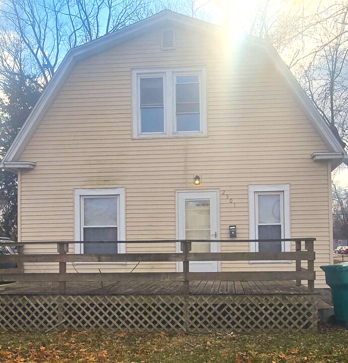 2501 E Eldorado St in Decatur, IL - Building Photo