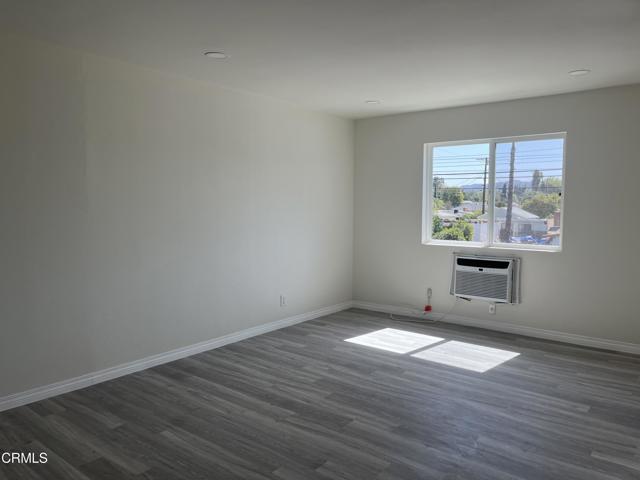 20473 Vanowen St in Los Angeles, CA - Building Photo