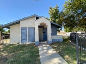 1020 S Robinson St in Bakersfield, CA - Building Photo