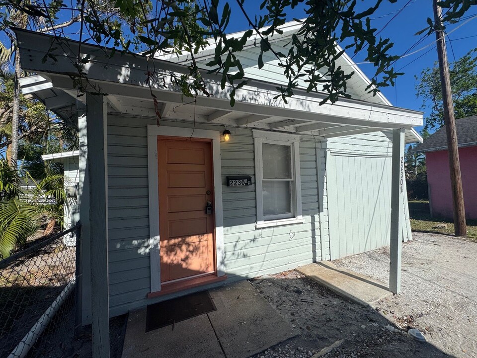 2230 9th Ave W in Bradenton, FL - Foto de edificio