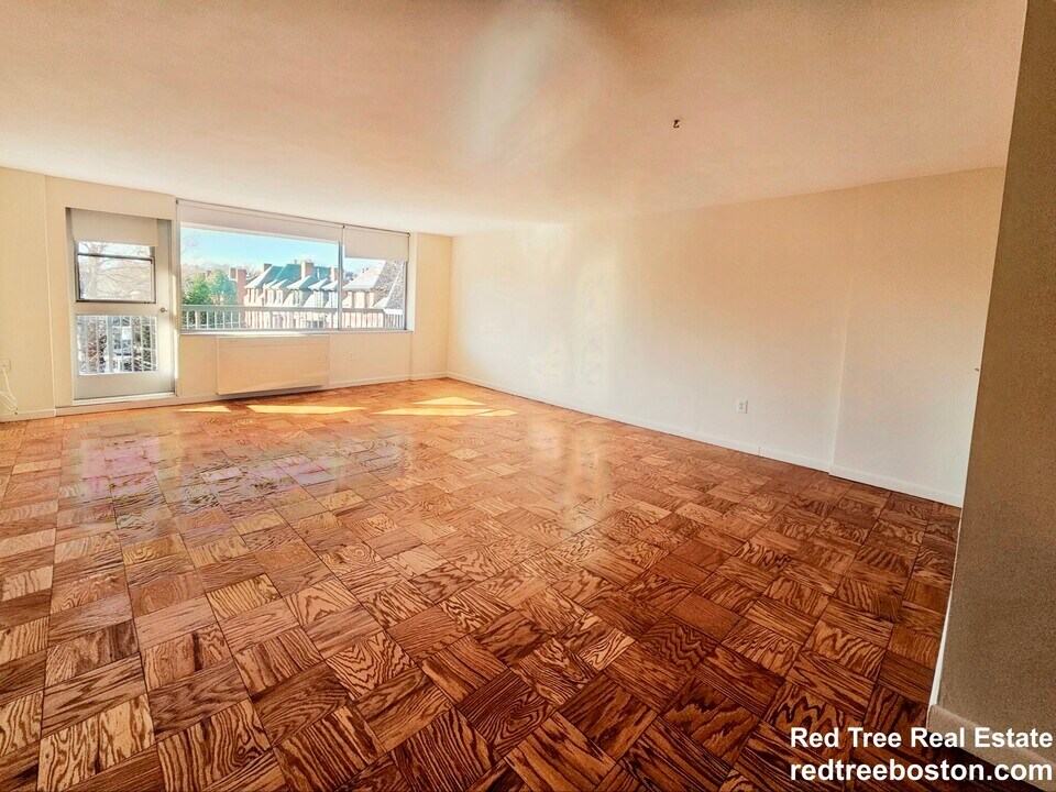 101 Monmouth St in Brookline, MA - Building Photo