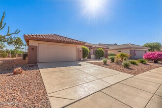 16331 W Willow Creek Ln in Surprise, AZ - Foto de edificio - Building Photo