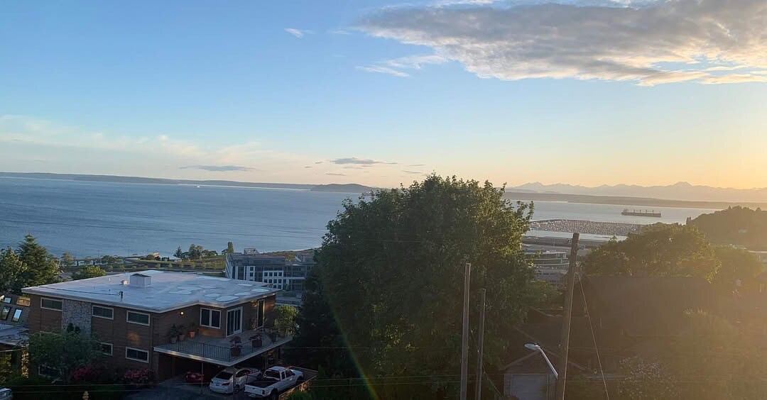 1206 Olympic Way W in Seattle, WA - Building Photo
