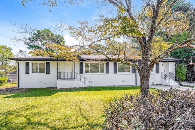 property at 2321 2nd Pl NE