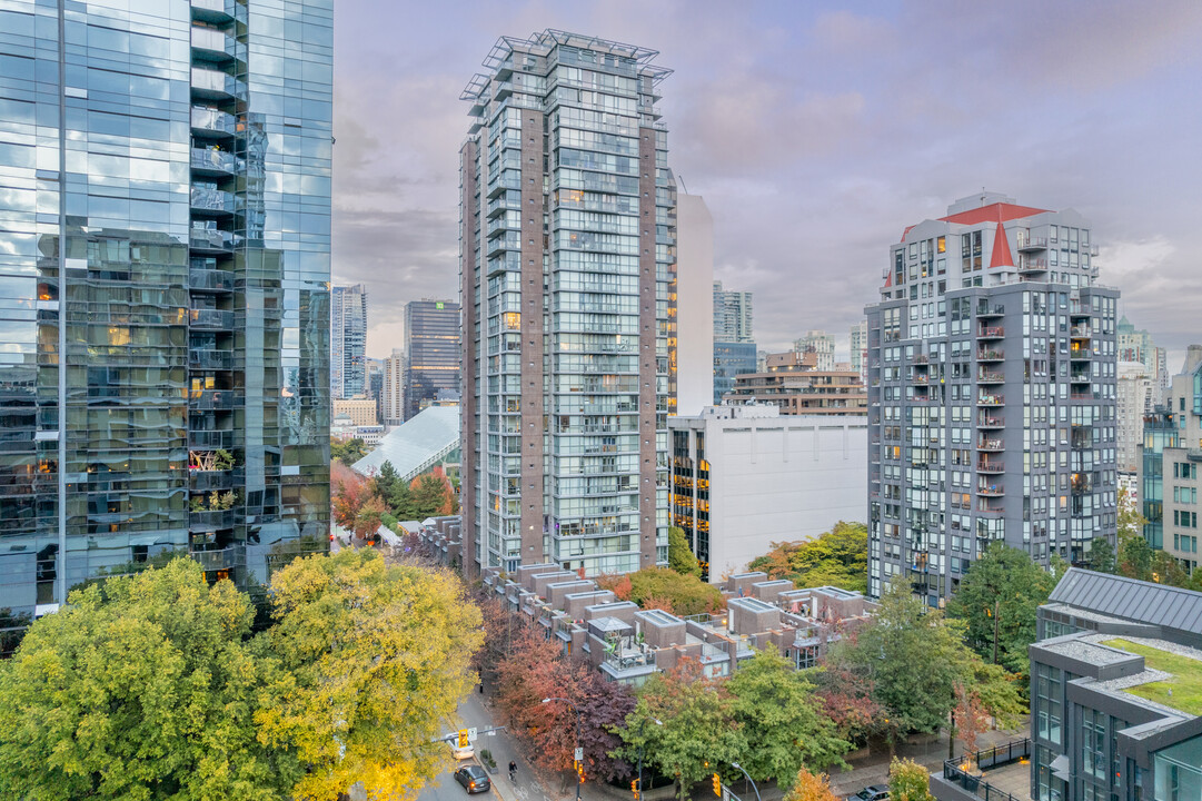 The Canadian in Vancouver, BC - Building Photo