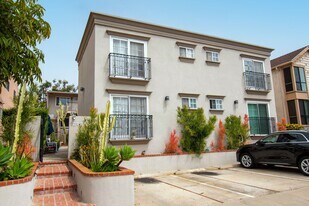 7447-7453.5 Herschel Avenue in La Jolla, CA - Building Photo