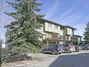 4842-4848 Dalton Dr NW in Calgary, AB - Building Photo - Building Photo