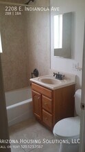 2208 E Indianola Ave in Phoenix, AZ - Foto de edificio - Building Photo