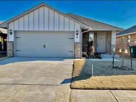11504 SW 8th Cir in Yukon, OK - Building Photo