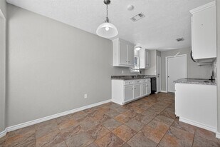 5834 Fallengate Dr in Spring, TX - Building Photo