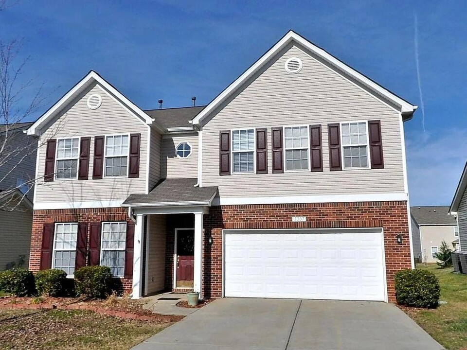 5307 Ayers Orchard Way in Charlotte, NC - Foto de edificio