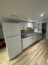 329 Christina St N in Sarnia, ON - Building Photo - Building Photo