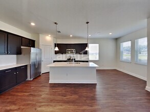 27501 St Andrews Ave in Wesley Chapel, FL - Foto de edificio - Building Photo