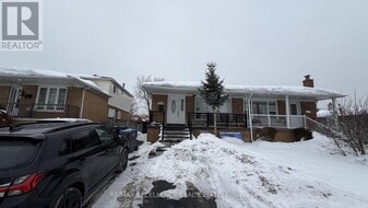 7479 Pickfair Dr in Mississauga, ON - Building Photo