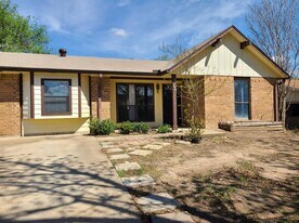 108 Quail Valley Dr in Kerrville, TX - Building Photo