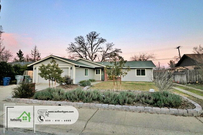 1947 Mary Lake Dr in Redding, CA - Building Photo - Building Photo