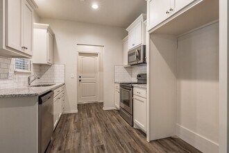 437 Chalk Hill Ct in Edmond, OK - Building Photo - Building Photo