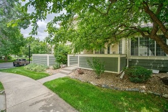 930 Button Rock Dr in Longmont, CO - Building Photo - Building Photo