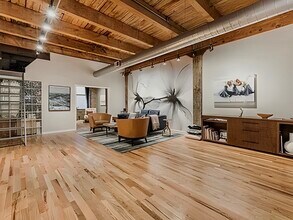 312 N May St, Unit 2H in Chicago, IL - Foto de edificio - Building Photo