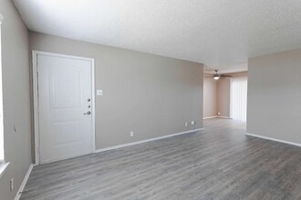 531 Bedford Rd in Bedford, TX - Building Photo - Building Photo