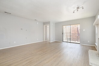 932 Turtle Cv, Unit 256 in Irving, TX - Building Photo - Building Photo