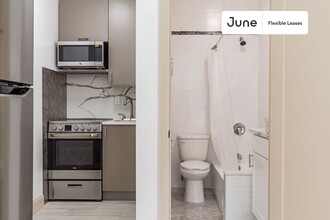 47 W 71st St, Unit 4F in New York, NY - Building Photo - Building Photo