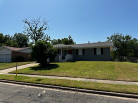 201 Waters St in Waco, TX - Building Photo