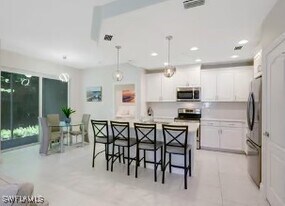 2343 Sheen Ln in Naples, FL - Building Photo