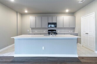 2069 Hartley Dr in Heath, TX - Foto de edificio - Building Photo