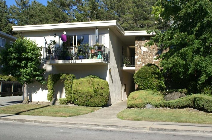 3235 Glendora Dr in San Mateo, CA - Foto de edificio