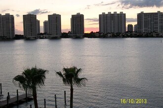 18000 N Bay Rd in Sunny Isles Beach, FL - Building Photo - Building Photo