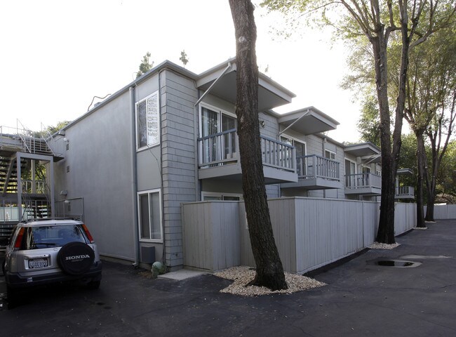 Stratford Place Apartments in Davis, CA - Foto de edificio - Building Photo