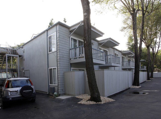 Stratford Place Apartments in Davis, CA - Building Photo - Building Photo