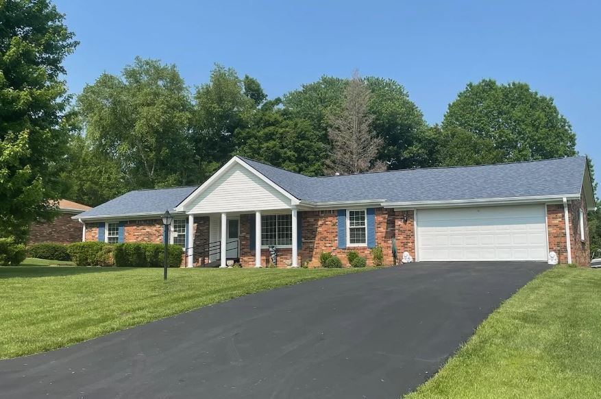 121 Winding Way in Shelbyville, KY - Building Photo